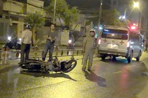 Bị xe container cuốn vào gầm, người đàn ông may mắn thoát chết