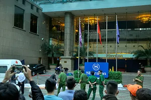 Nam thanh niên rơi xuống trước khách sạn Sheraton Saigon tử vong
