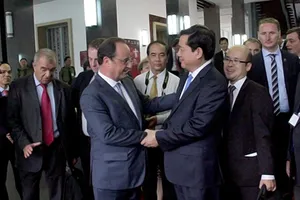 Tổng thống Pháp kết thúc 1 ngày thăm và làm việc tại TP.HCM