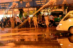 Súng nổ ở Bến xe Miền Đông, người dân hoảng loạn tháo chạy