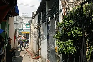 Ngôi nhà trong hẻm phát hỏa, người thuê trọ tháo chạy