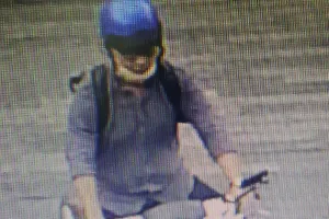 Đi xe SH đến trung tâm hội nghị để ăn trộm