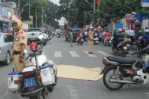 Va chạm xe buýt, 2 chị em thương vong