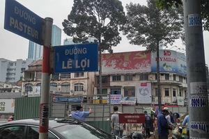 Ống nước vỡ, hàng ngàn hộ dân trung tâm TP bị cúp nước