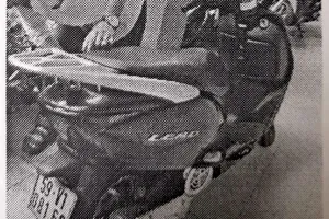 Cướp được điện thoại thì mất xe máy