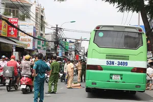 Đau lòng người phụ nữ bán chuối sáp bị xe buýt cán