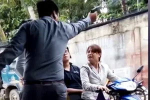 Lời kể của người phụ nữ bị giám đốc gí súng vào đầu