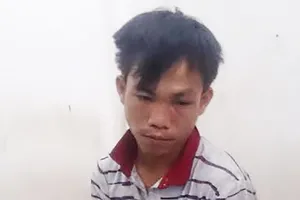 Người dân tông xe xô ngã tên cướp giật