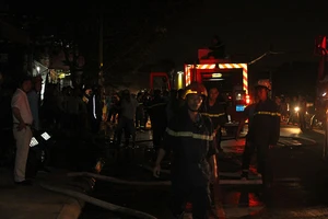 Cháy xưởng ở Sài Gòn, bảo vệ thoát chết trong gang tấc 