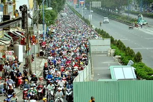 Đường Trường Chinh kẹt cứng do lô cốt ở ngã tư An Sương