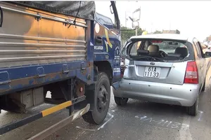 5 ô tô tông liên hoàn ở TP.HCM