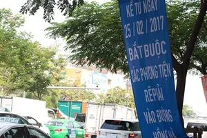 Ngày đầu phân luồng Tân Sơn Nhất, kẹt từ sáng đến trưa