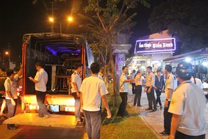 Dọn vỉa hè trên 'đường ăn nhậu' ở Sài Gòn