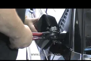 2 vợ chồng trộm kính ô tô còn đánh người ở TP.HCM