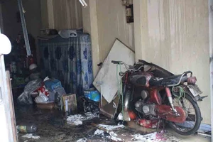 Ngủ trong nhà cháy, nhờ người đi đường mới biết để chạy