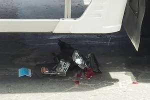 Bà mẹ mang thai 5 tháng bị xe tải cuốn vào gầm