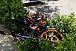 Nhóm thanh niên chạy tán loạn khi thấy công an