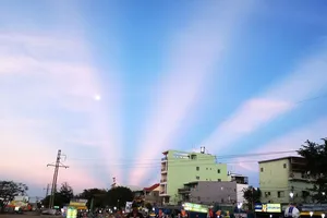 Vệt sáng như thiên thạch lướt qua bầu trời TP.HCM