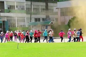 'Giải thoát' 4.000 công nhân trong buổi cháy giả