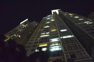 Cháy cao ốc SaiGon Pearl, hàng trăm hộ dân tháo chạy