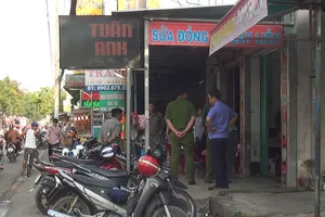 Trộm dọn sạch đồng hồ trong 1 cửa hàng ở Bình Tân