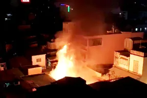 Cháy nổ ở khu Mả Lạng, 3 ngôi nhà bị thiêu