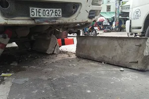 Cụ bà thoát chết thần kỳ, bò ra từ gầm xe bồn