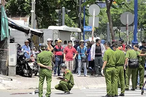 TP.HCM: 2 thanh niên đâm chém như phim giữa đường phố
