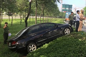 Xe chở ba cha con gặp nạn trên đại lộ Mai Chí Thọ