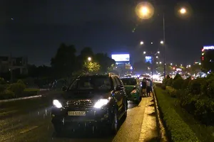 4 ô tô tông liên hoàn trên cầu Tham Lương lúc mưa lớn