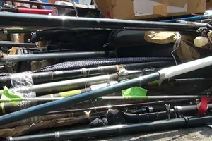 Nhập lậu cần câu, nồi, ống nước chữa cháy… qua Cát Lái