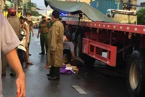 Tránh xe máy, nam thanh niên bị container cán tử vong