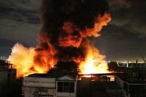 Giám đốc PCCC thông tin về biển lửa gần cảng Sài Gòn