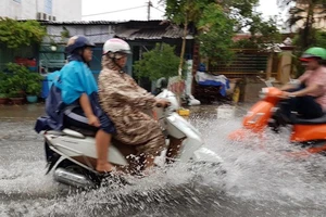 Đường vừa chống ngập: Mưa lớn... lại ngập!