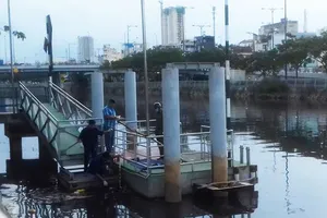 Thi thể nổi lên ở kênh Tàu Hủ gần cầu Chà Và