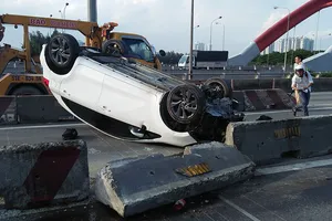 Cùng 1 vị trí, sáng tai nạn chết người, chiều ô tô lật