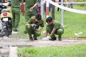 Người đàn ông tử vong bất thường ven xa lộ Hà Nội
