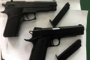 Người nổ súng dọa tài xế taxi khai gì?