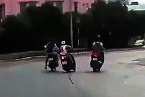 Người phụ nữ bị đạp ngã, đánh hội đồng cướp xe giữa đêm