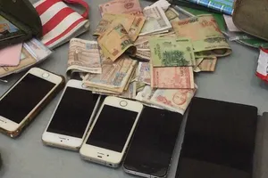 Đang lục lọi trộm đồ thì gặp Cảnh sát 113