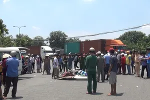 Tìm thân nhân người phụ nữ bị cán tử vong ở Bình Chánh