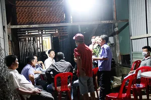 Truy tìm nghi can vụ thi thể phân hủy trong tủ