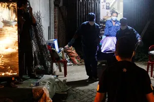 Bắt nghi can giết người, giấu thi thể vào tủ ở Hóc Môn
