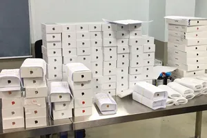 Hải quan bắt giữ lô iPhone 6, 7 'khủng' nhập lậu từ Mỹ