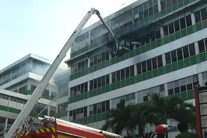 Hàng trăm cảnh sát PCCC nhiều giờ dập lửa ở PouYuen