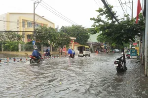 Mưa lớn, đường ngập giao thông hỗn loạn đầu tuần