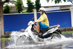 Nước ngập nhiều ngày ở KCN, nhiều công ty đóng cửa