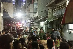 Mang dao, súng đến nhà giết chồng nhân tình