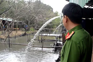 Nấu hàng trăm ngàn lít nhớt lậu, xả thải ra môi trường