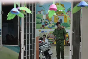 Công an làm việc với bảo mẫu hành hạ trẻ ở TP.HCM